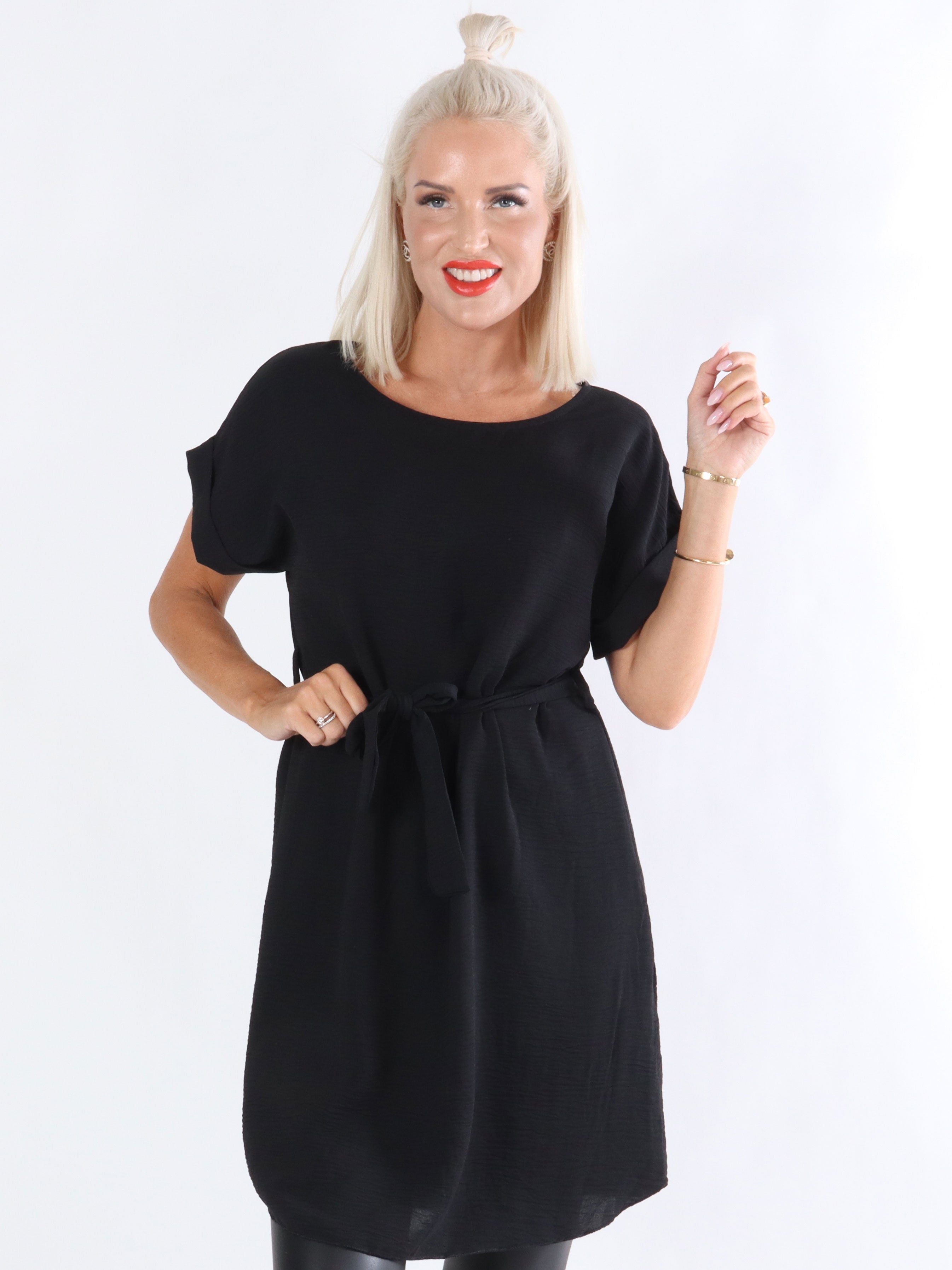 Tabitta - Lätt klänning med knytband